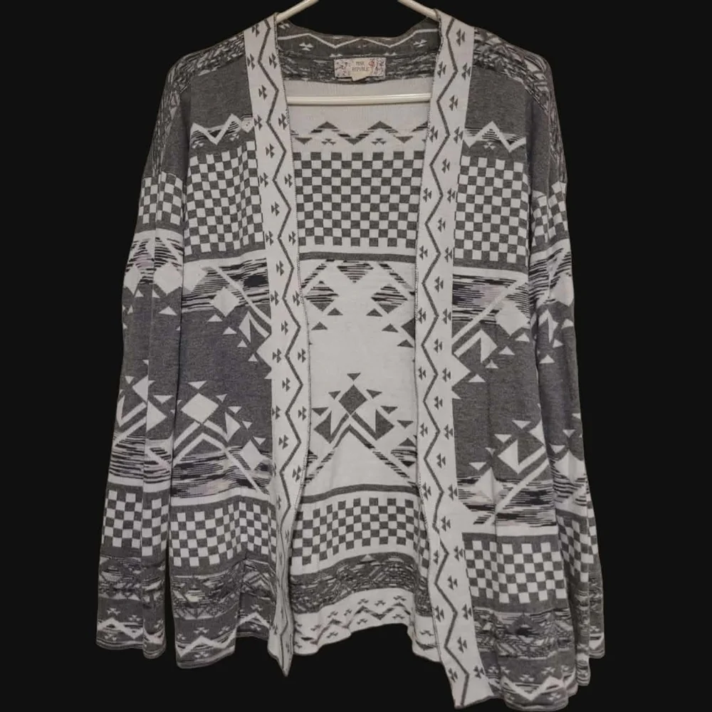 Pink Republic Womens Small Cardigan Shrug Gray White Aztec Open Front